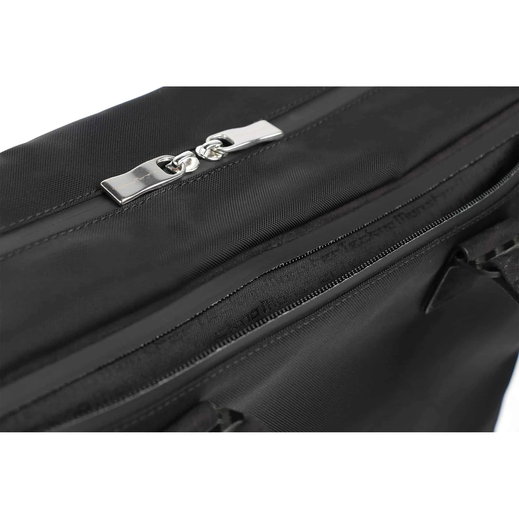 Surcloud travel bag in Carbon Fiber and Alcantara®
